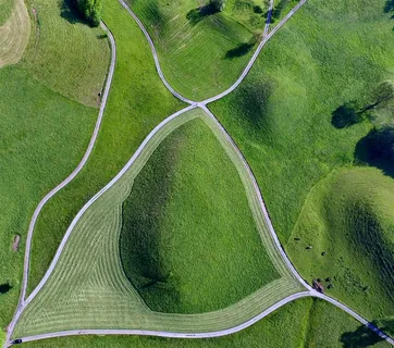 弯曲盘旋的山路摄影大图 弯曲盘旋的山路摄影大图