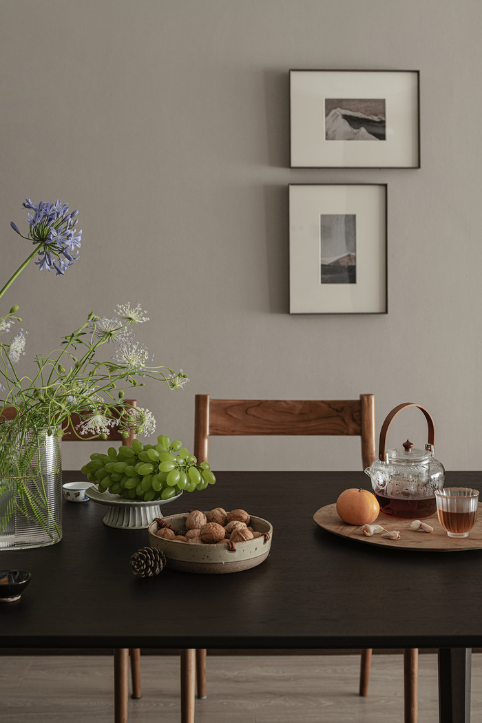 现代简约灰色高级餐桌场景厨房设计