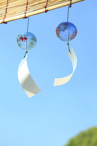 夏至风铃天空蓝色背景