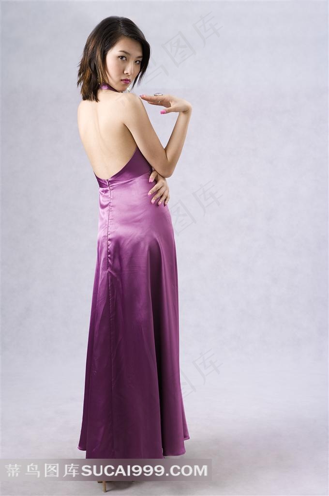 露背紫色晚礼服婚纱摄影广告