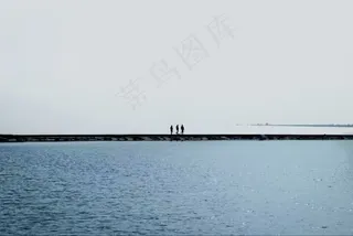 海上的小坝
