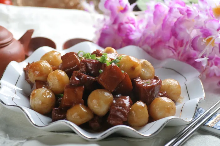 小土豆红烧肉