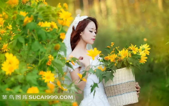 花丛中的手抱花篮的美女图片
