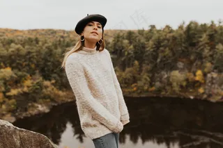 户外少妇美女写真图片