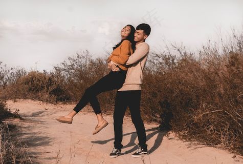 男后背抱情侣图片