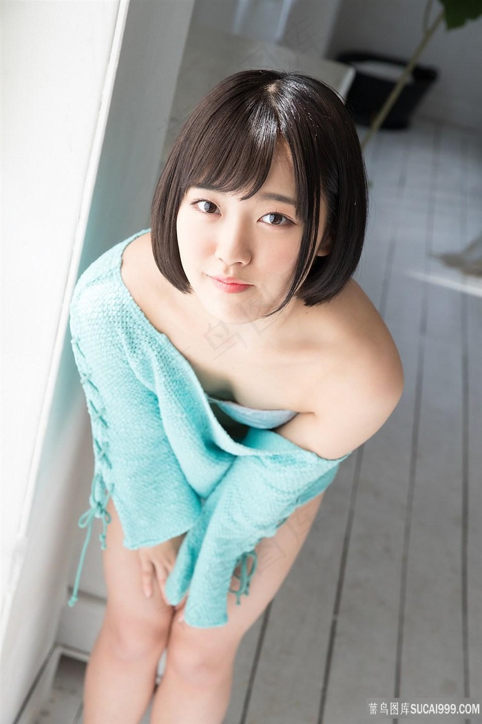 超高清日本短发香肩性感美女写真