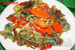 皮蛋炒辣椒美食元素菜品
