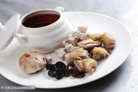 黑蒜炖老鸽的美食图片 黑蒜炖老鸽的美食图片