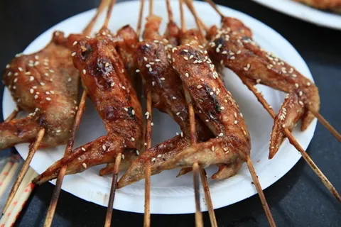 烧烤美食烤肉街边小吃油炸烤鸡翅