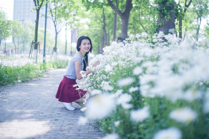 小清新长发短裙美女高清图