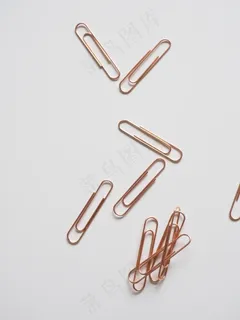 玫瑰金回形针图片 玫瑰金回形针图片