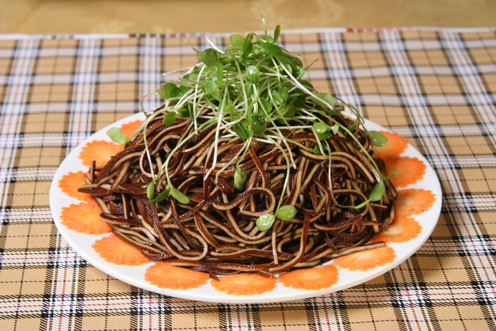 椿苗黑豆腐丝