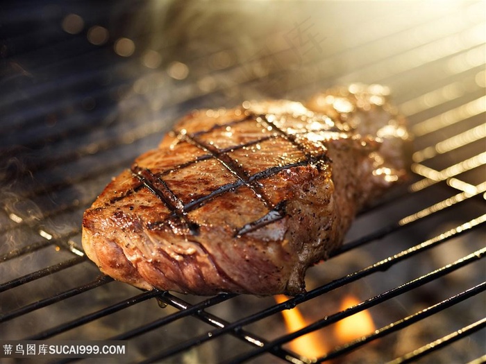 碳烤冒烟牛排图片
