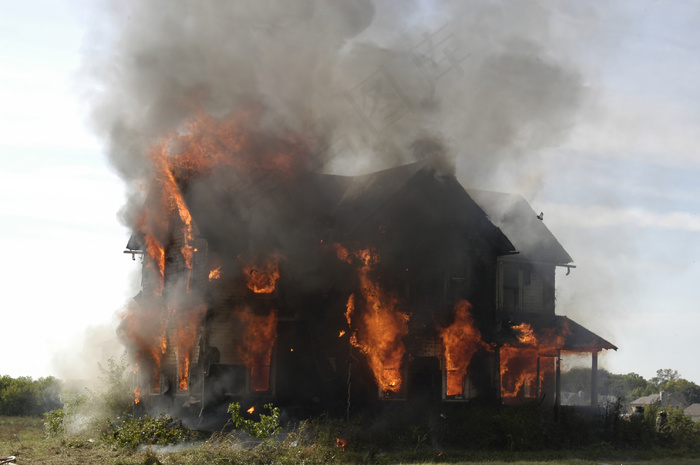 高清火烧房子图片下载