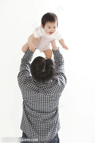 母婴用品广告元素 被爸爸举高高开心笑的宝宝