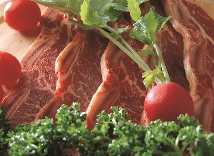 食材生牛肉与配菜的搭配美食图片 食材生牛肉与配菜的搭配美食图片