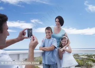 一家人幸福的照片