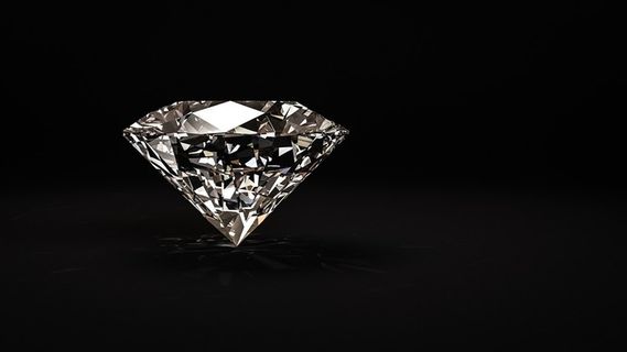 晶莹剔透的白色钻石高清图片