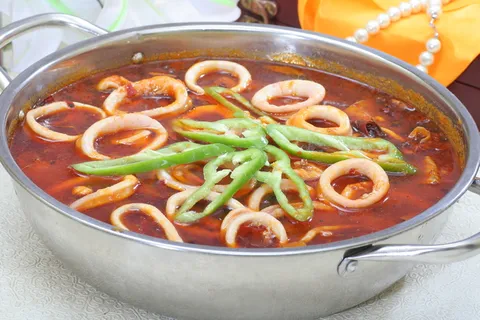 麻辣鱿鱼锅 32元 (4)