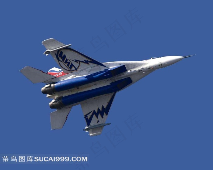 飞行的米格战斗机腹部