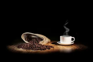 热气腾腾的咖啡摄影