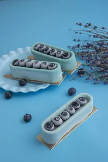 蛋糕店小蛋糕慕斯美食甜品图片