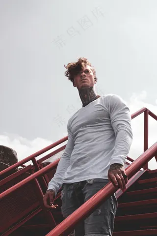 个性纹身帅哥图片