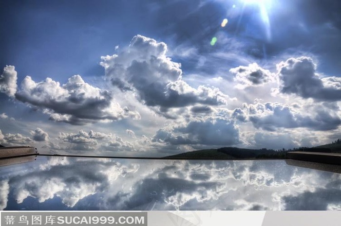 西藏上空天空云朵蓝天下的湖泊