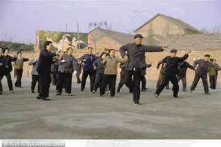 *时期-锻炼身体的老人