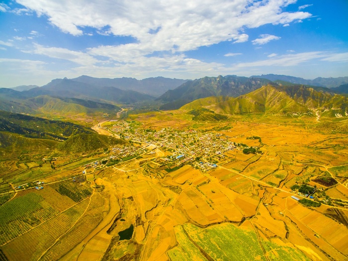 贵州大山山景蓝天