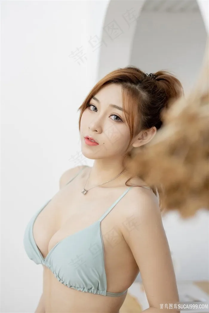 超高清性感大胸女神图片莉娜