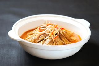 煲类火锅川菜特色菜土钵鱼裙