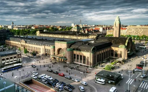 十字路口欧式建筑风景画