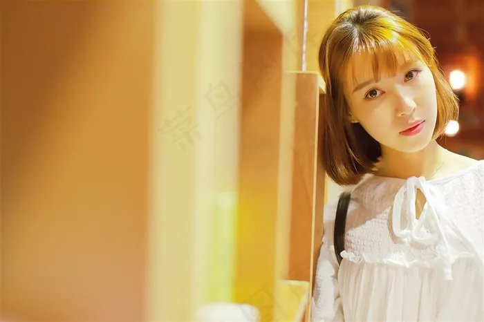 短发清纯美女高清摄影图片