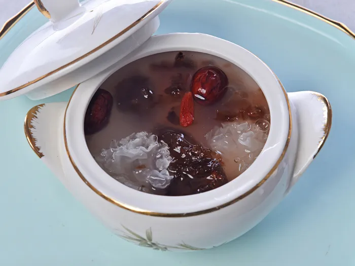 滋补雪梨桃胶