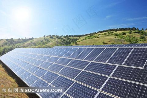 阳光下的太阳能板