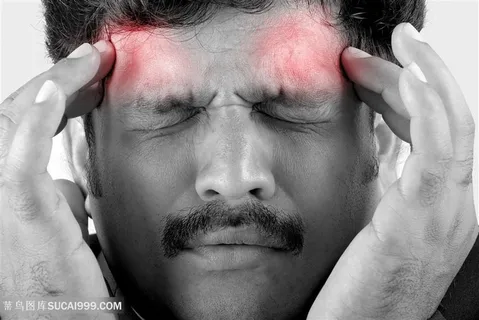 按太阳穴的男士高清图片