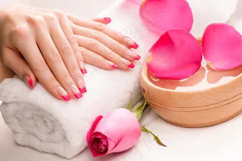 粉红色美甲图片