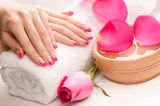 粉红色美甲图片