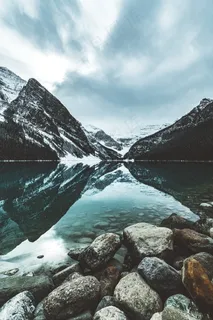 天然清澈湖泊风景图片 天然清澈湖泊风景图片