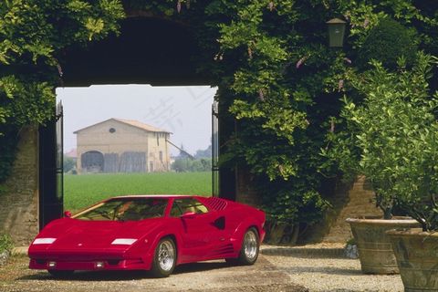 红色豪华跑车图片下载