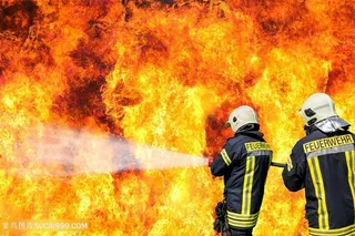 火灾现场的消防员高清图片