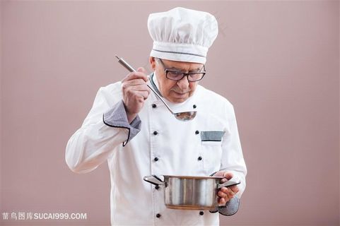 正在品尝食物的厨师高清摄影图
