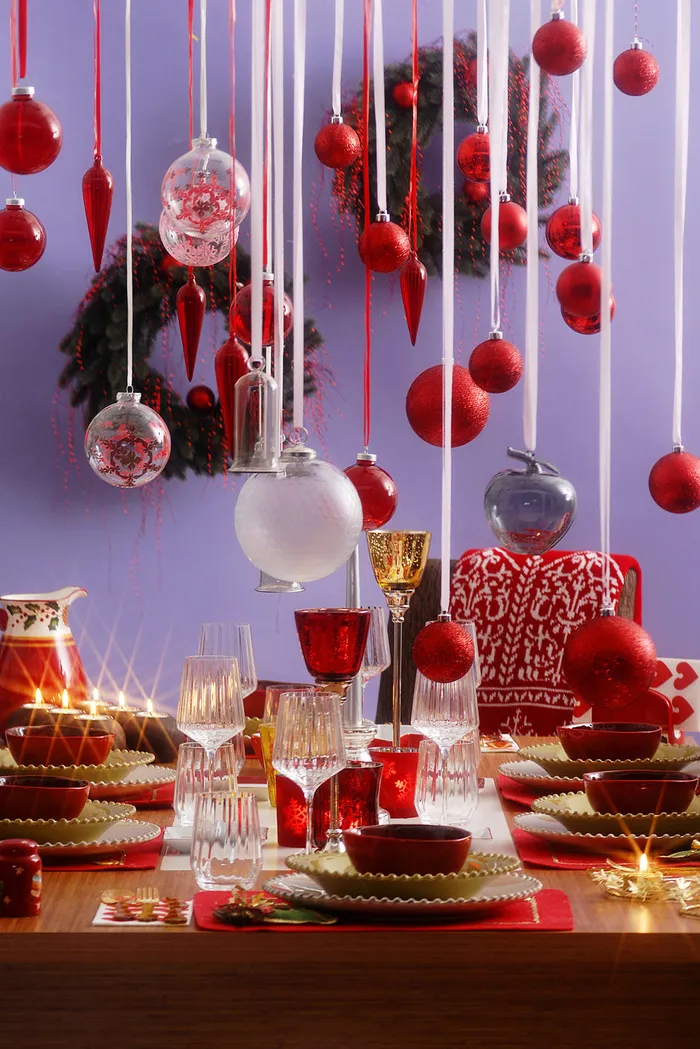 圣诞节厨房装饰红色圣诞球冰箱圣诞树室内场景(19)