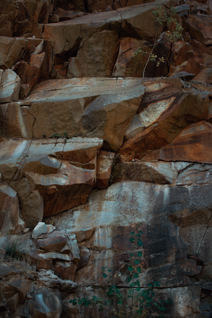 岩石峭壁高清图片