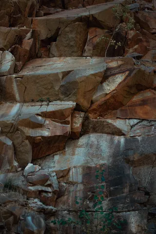 岩石峭壁高清图片