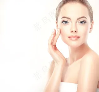 美容护肤的性感美女图