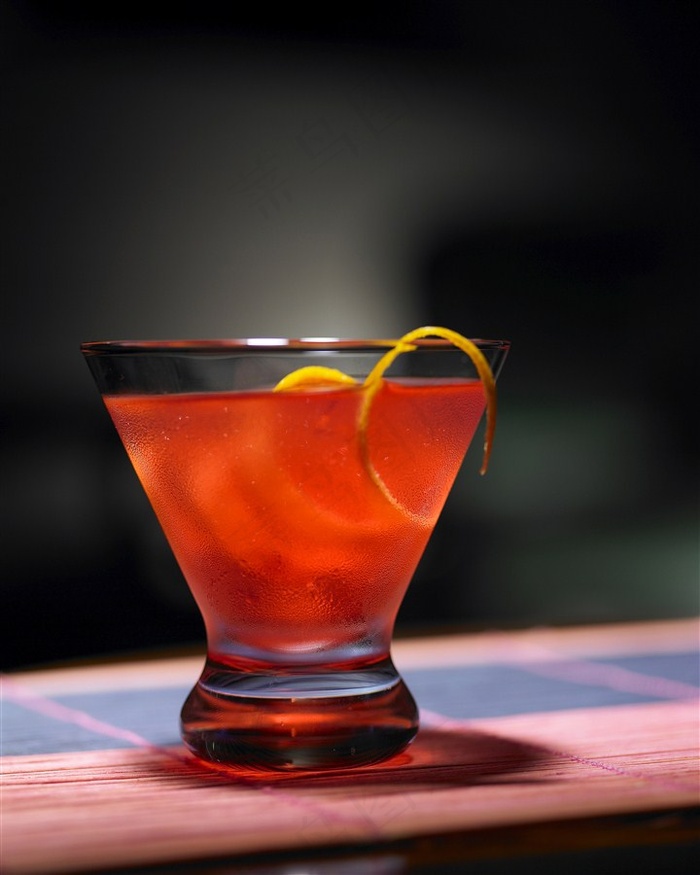 红色洋酒图片