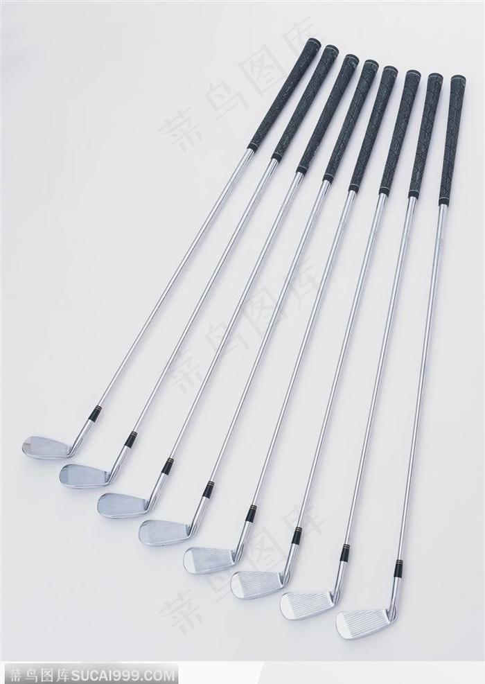 体育用品-摆放整齐的高尔夫球杆