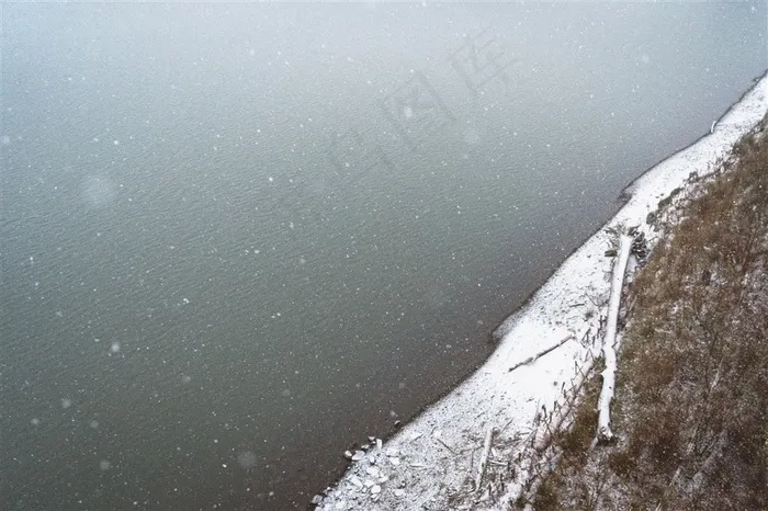 冬天下雪时的美景图